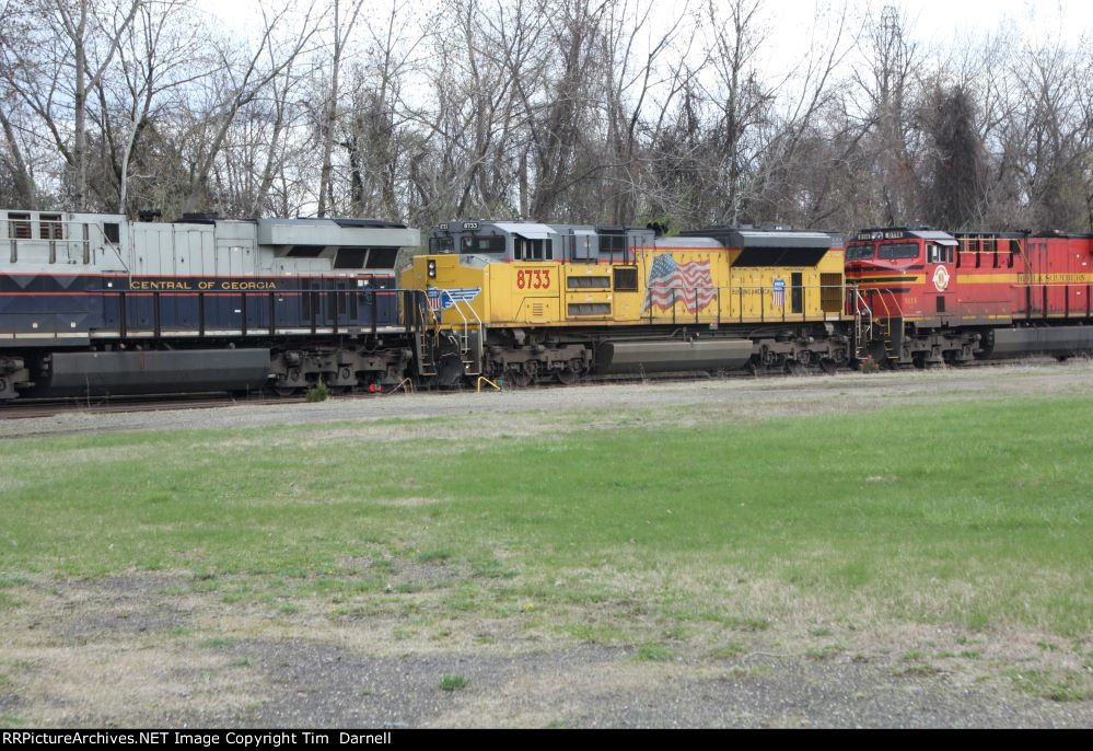 UP 8733 in between 2 NS heritage units, first time?